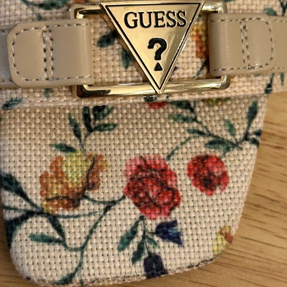 Guess Floral Print High Heels With A Slingback And a Platform Sole. - Picture 2 of 11